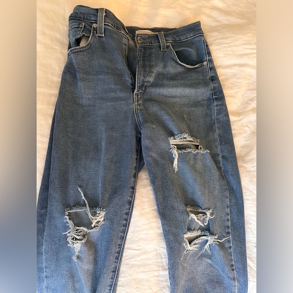 Levi’s high waisted mom jeans